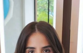 Clienta durante una consulta de cabello